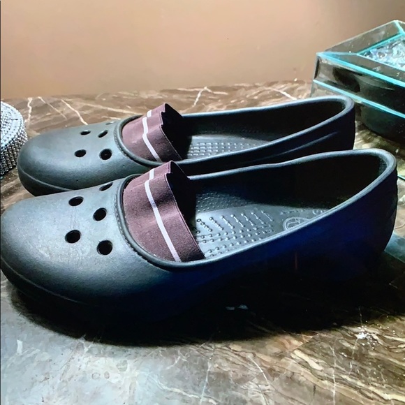 crocs wide width